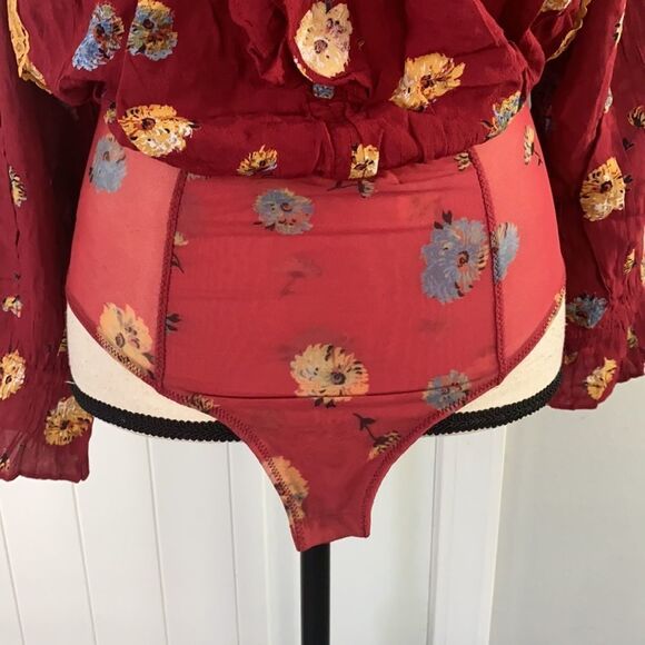 NWOT Free People Poppy Floral Printed V-Neck Bodysuit
Size XS - Picture 9 of 16